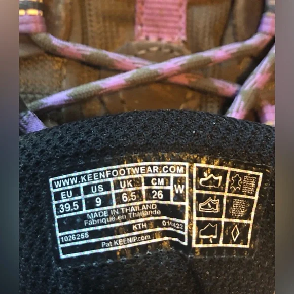 Like new Women's Targhee II Waterproof Keen hikers size nine. - Picture 4 of 7